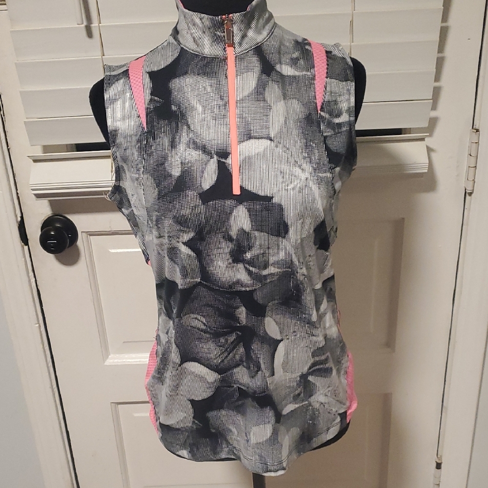 Sleeveless Zip-Front Floral-Print Athletic Tank in Black & Pink